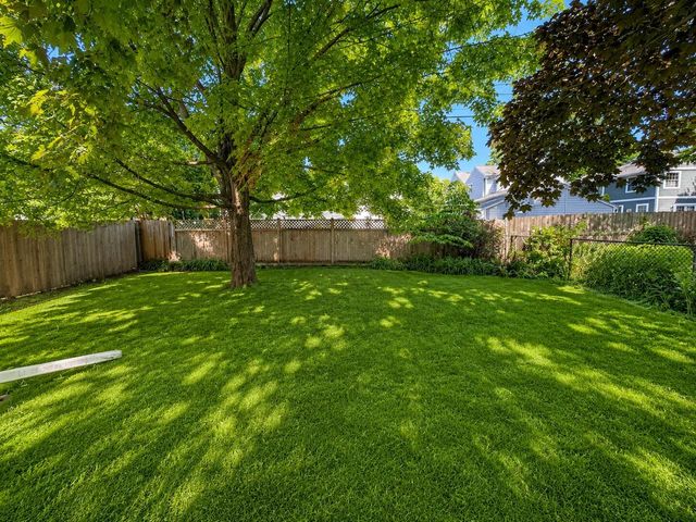4937 N Hollywood AVENUE, Whitefish Bay, WI 53217