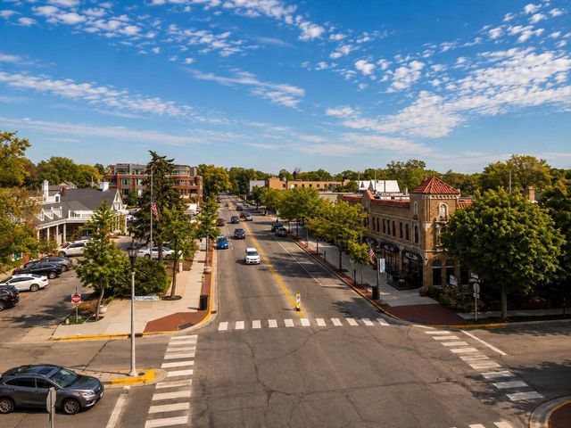 4937 N Hollywood AVENUE, Whitefish Bay, WI 53217
