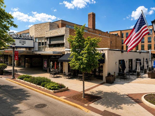 4937 N Hollywood AVENUE, Whitefish Bay, WI 53217