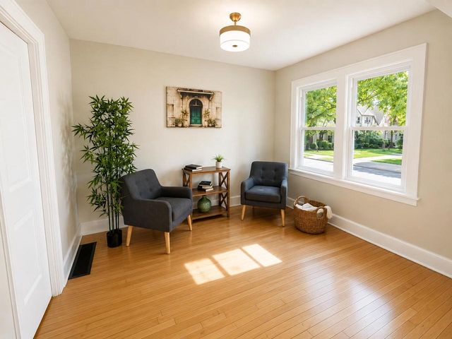 4937 N Hollywood AVENUE, Whitefish Bay, WI 53217