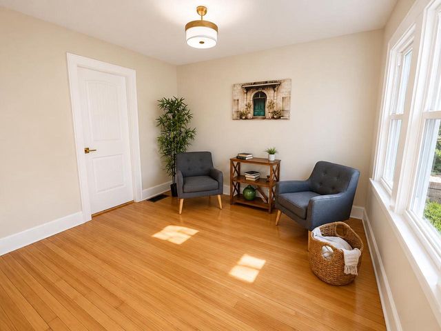4937 N Hollywood AVENUE, Whitefish Bay, WI 53217