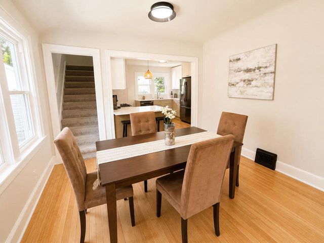 4937 N Hollywood AVENUE, Whitefish Bay, WI 53217