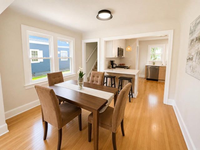 4937 N Hollywood AVENUE, Whitefish Bay, WI 53217
