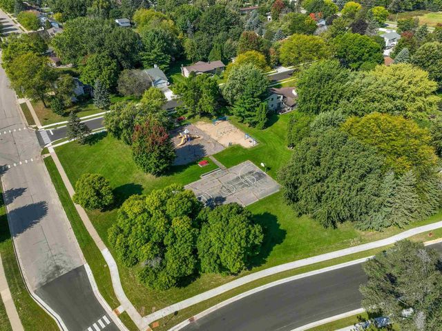 411 Oakland Avenue, Sun Prairie, WI 53590