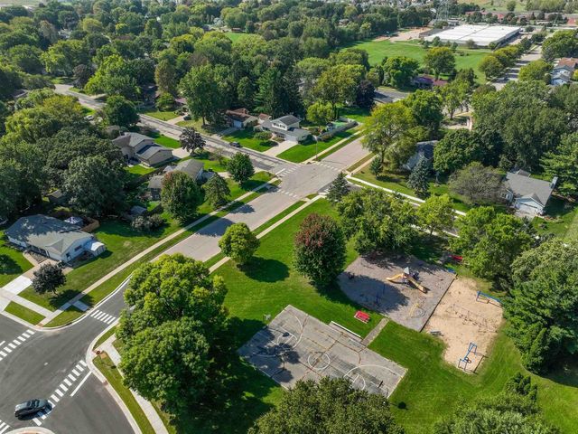 411 Oakland Avenue, Sun Prairie, WI 53590