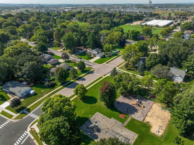 411 Oakland Avenue, Sun Prairie, WI 53590