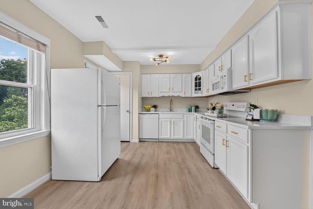 2255 CEDAR LN, Vienna, VA 22182