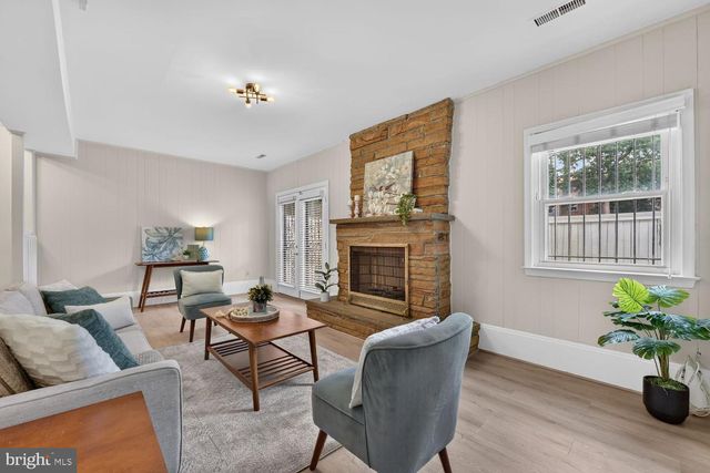 2255 CEDAR LN, Vienna, VA 22182