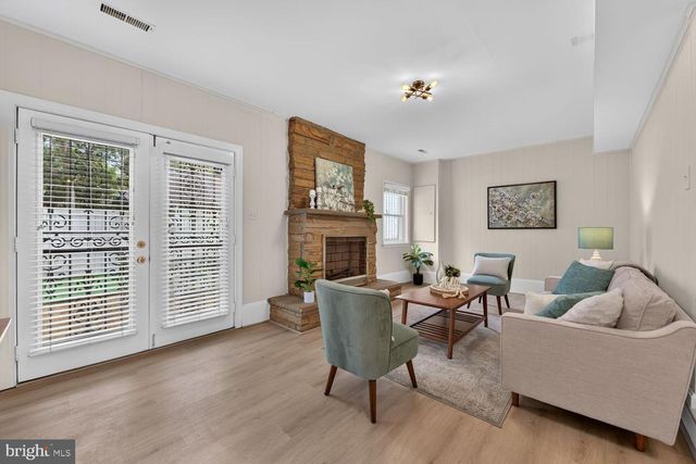 2255 CEDAR LN, Vienna, VA 22182