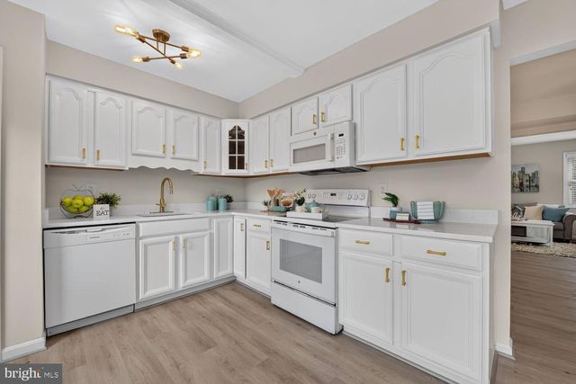 2255 CEDAR LN, Vienna, VA 22182