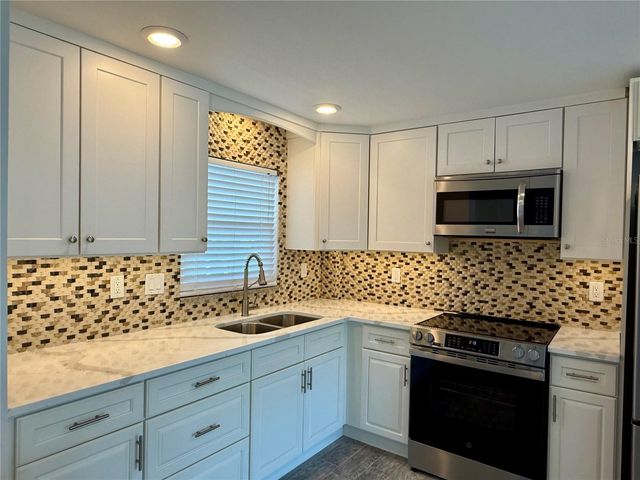 4650 COVE CIRCLE 108, St Petersburg, FL 33708