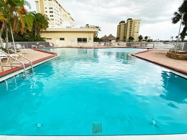 4650 COVE CIRCLE 108, St Petersburg, FL 33708