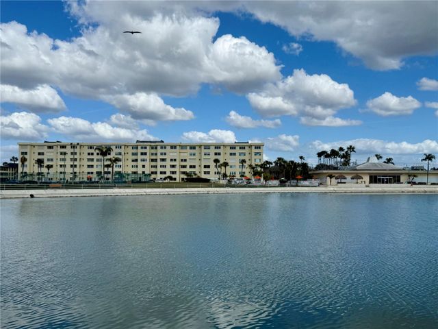 4650 COVE CIRCLE 108, St Petersburg, FL 33708