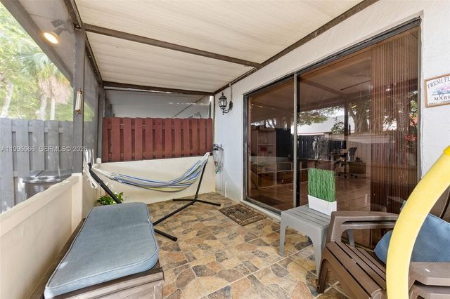 10500 NW 3rd St, Pembroke Pines, FL 33026