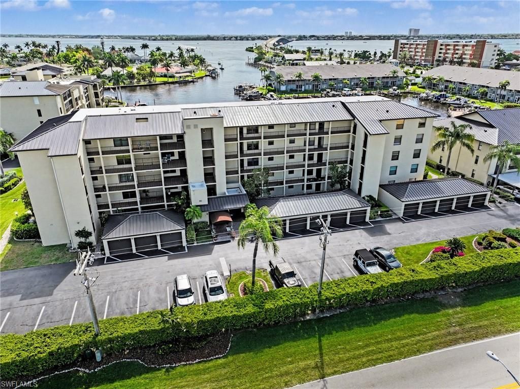 Image 1 of property listing at 4703 SE 17th PL 404, Cape Coral, FL 33904