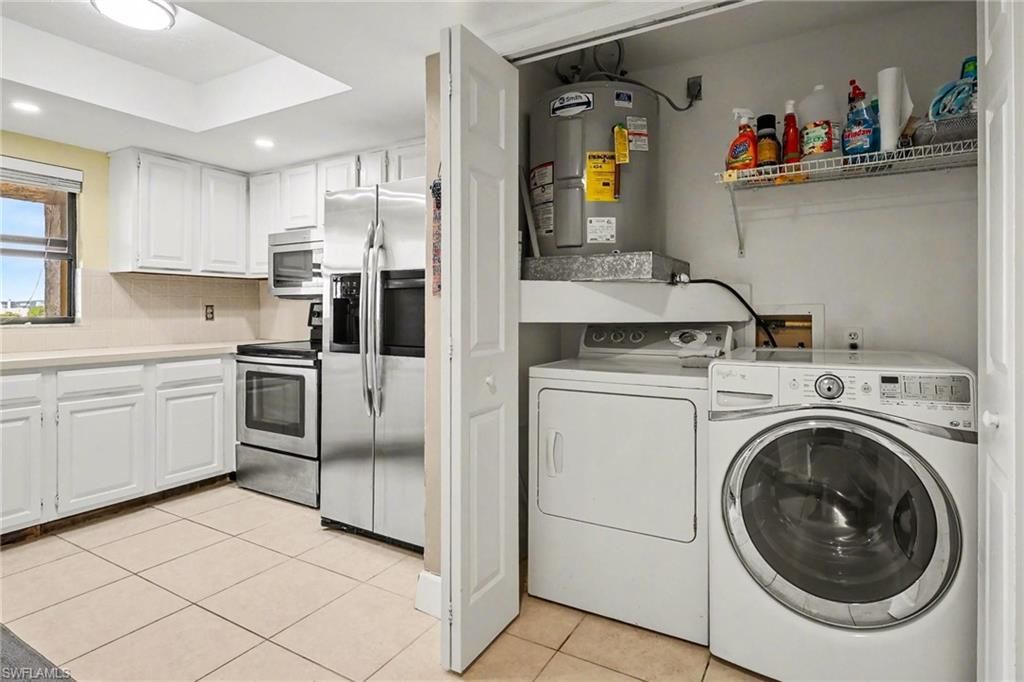 Image 11 of property listing at 4703 SE 17th PL 404, Cape Coral, FL 33904