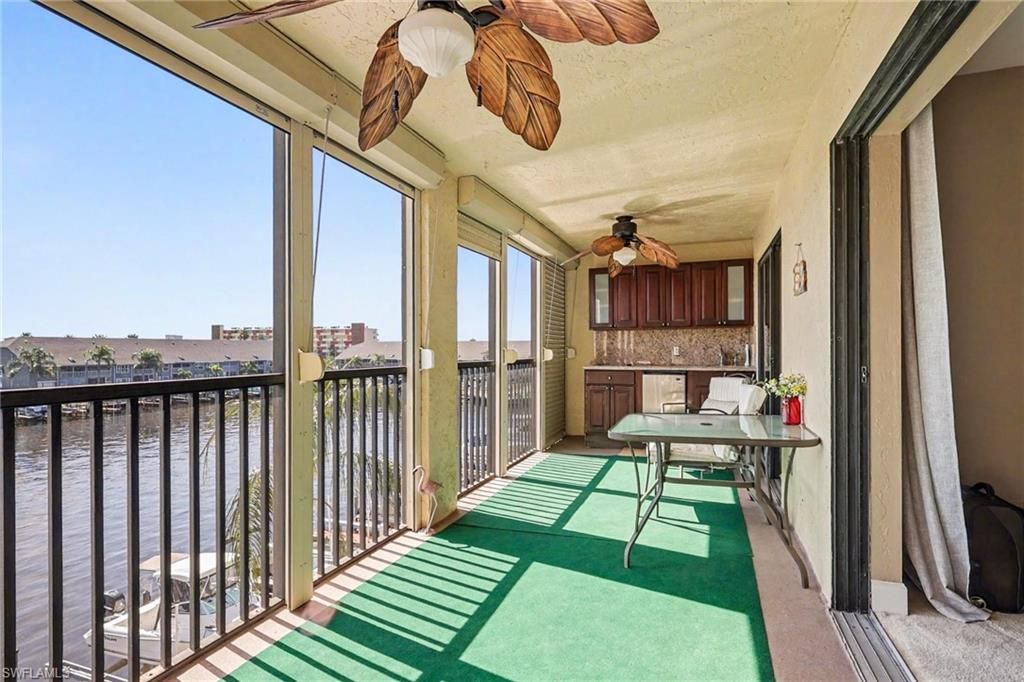 Image 12 of property listing at 4703 SE 17th PL 404, Cape Coral, FL 33904