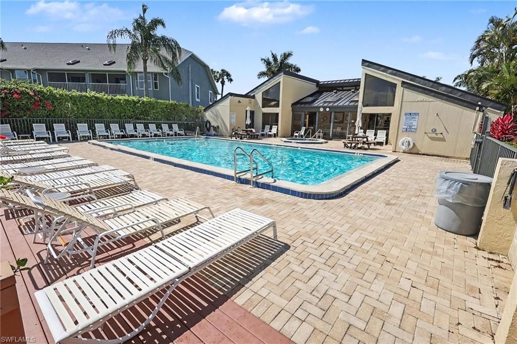 Image 13 of property listing at 4703 SE 17th PL 404, Cape Coral, FL 33904