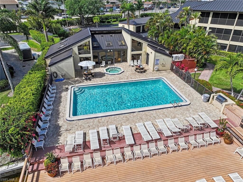 Image 16 of property listing at 4703 SE 17th PL 404, Cape Coral, FL 33904