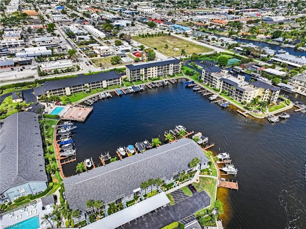 Image 19 of property listing at 4703 SE 17th PL 404, Cape Coral, FL 33904