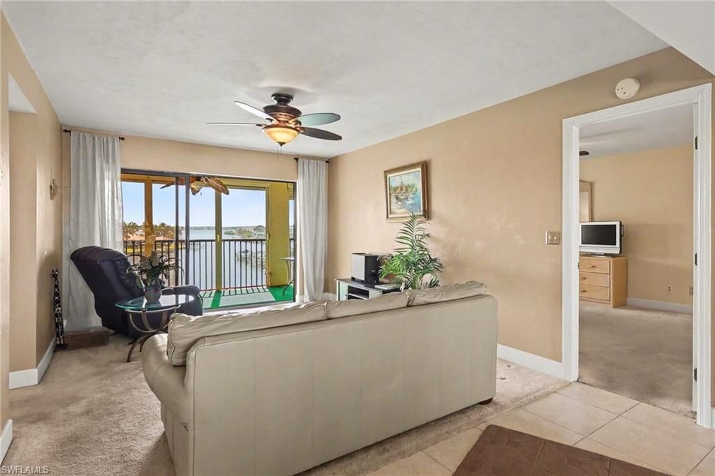 Image 4 of property listing at 4703 SE 17th PL 404, Cape Coral, FL 33904