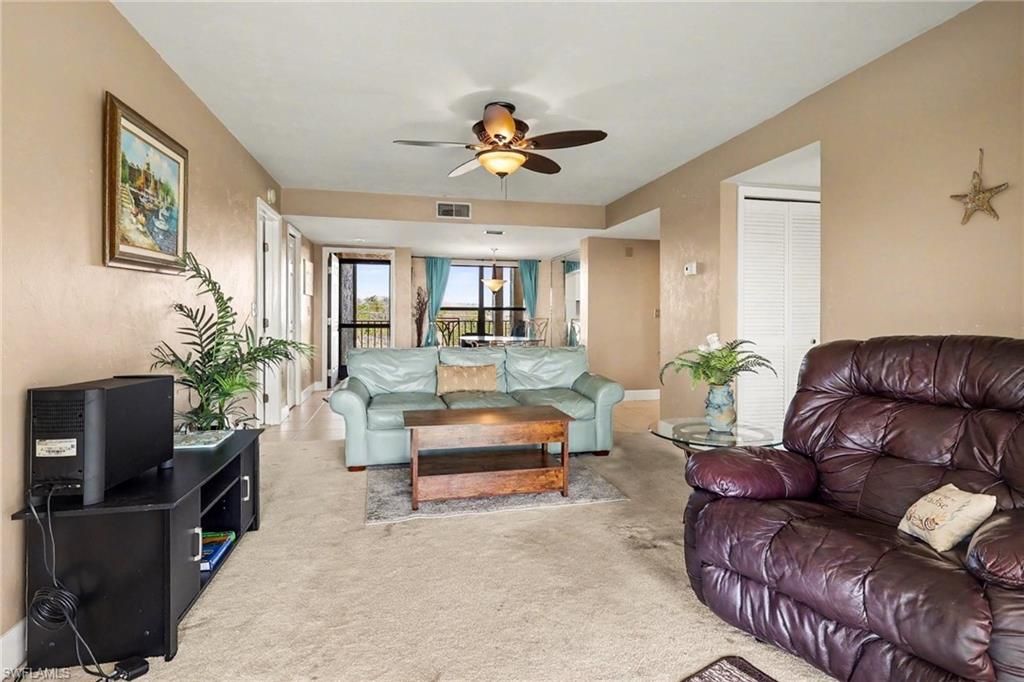 Image 5 of property listing at 4703 SE 17th PL 404, Cape Coral, FL 33904