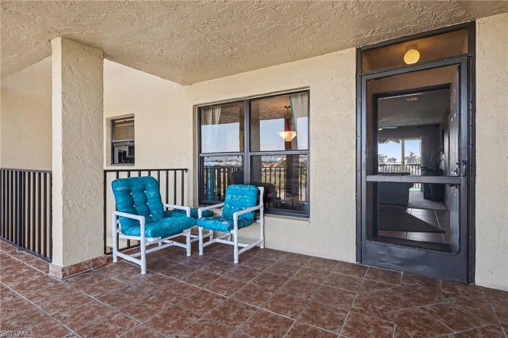 Image 6 of property listing at 4703 SE 17th PL 404, Cape Coral, FL 33904