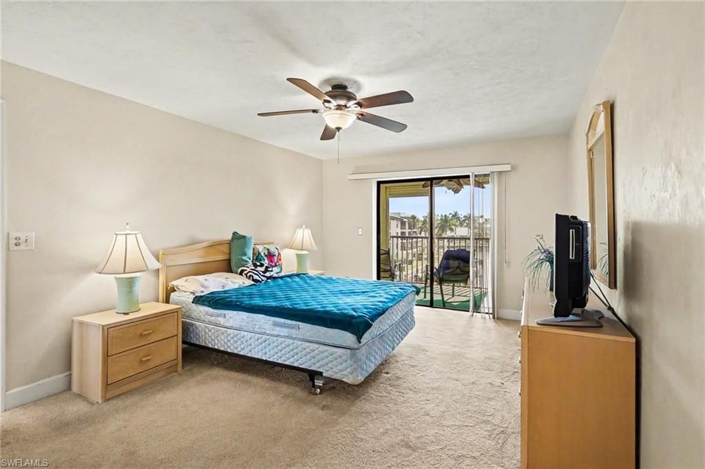 Image 7 of property listing at 4703 SE 17th PL 404, Cape Coral, FL 33904