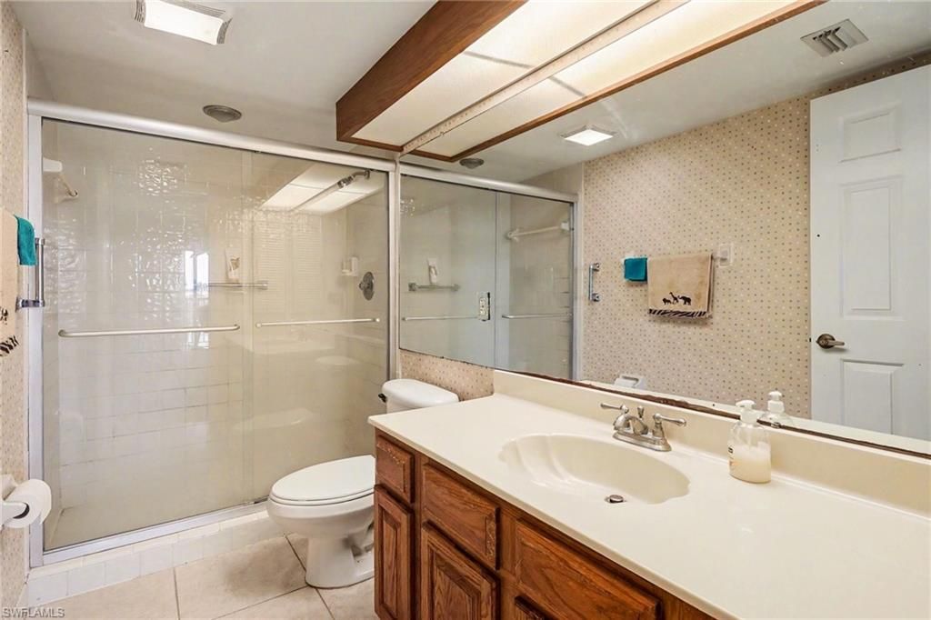 Image 8 of property listing at 4703 SE 17th PL 404, Cape Coral, FL 33904