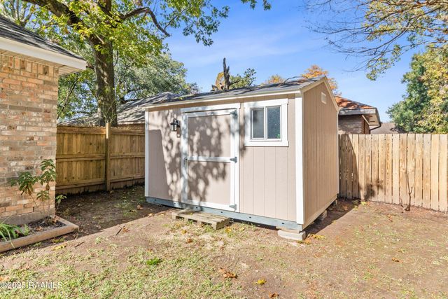 201 Kurzweg Drive, Lafayette, LA 70508