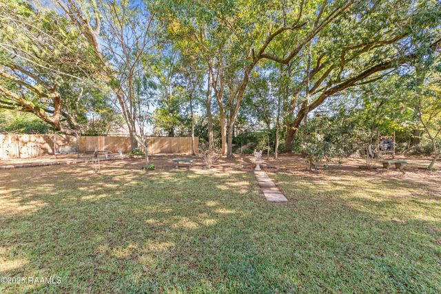 201 Kurzweg Drive, Lafayette, LA 70508