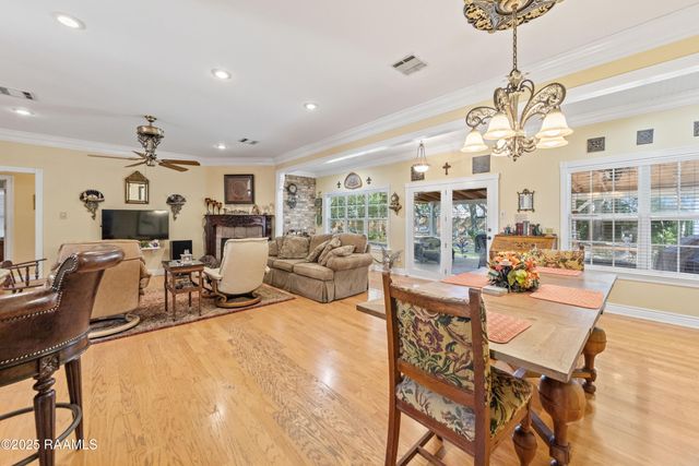 201 Kurzweg Drive, Lafayette, LA 70508