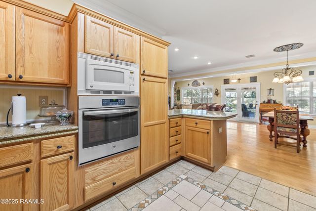 201 Kurzweg Drive, Lafayette, LA 70508