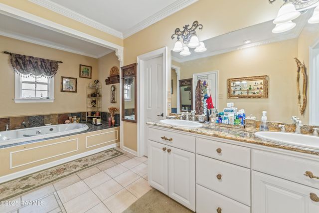 201 Kurzweg Drive, Lafayette, LA 70508