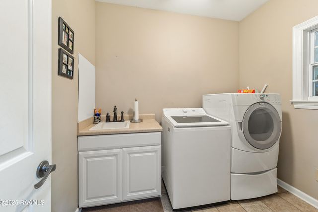 201 Kurzweg Drive, Lafayette, LA 70508