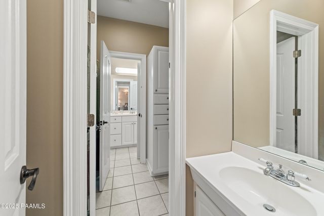 201 Kurzweg Drive, Lafayette, LA 70508