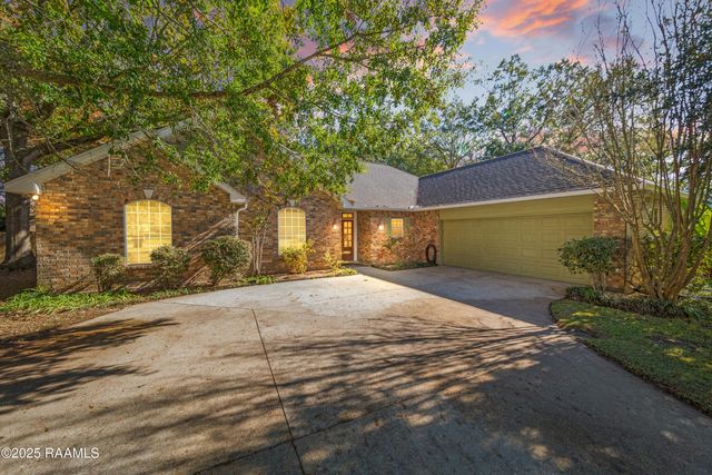 201 Kurzweg Drive, Lafayette, LA 70508