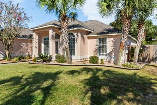 1908 Rue La Fountaine, Navarre, FL 32566