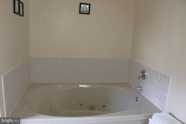 6102 FIRESIDE CIR, Harrisburg, PA 17109