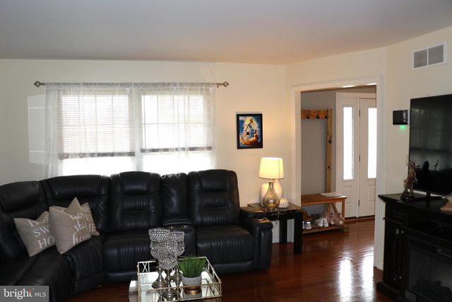 6102 FIRESIDE CIR, Harrisburg, PA 17109