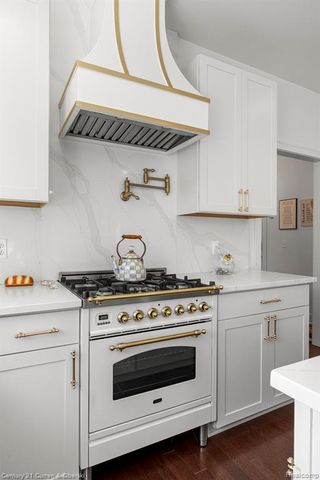 14079 Cobblestone Court, Belleville, MI 48111