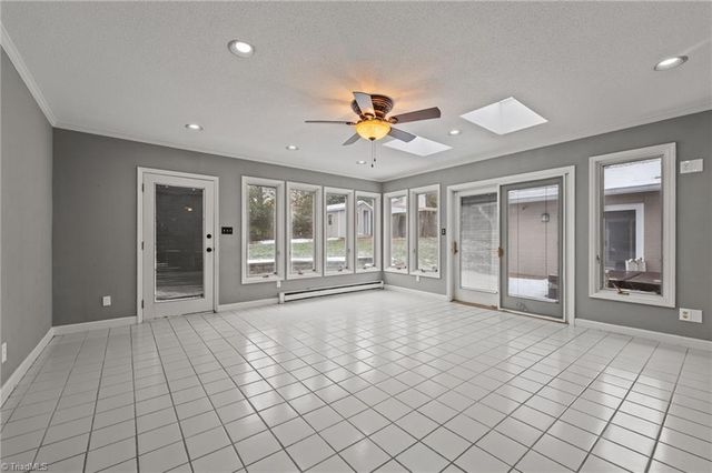 2009 Downing Street, Greensboro, NC 27410