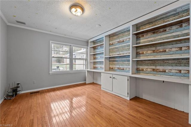 2009 Downing Street, Greensboro, NC 27410