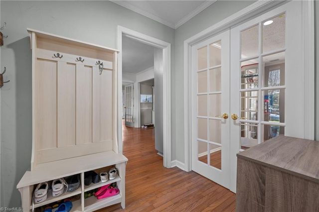 2009 Downing Street, Greensboro, NC 27410