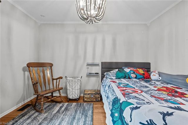 2009 Downing Street, Greensboro, NC 27410