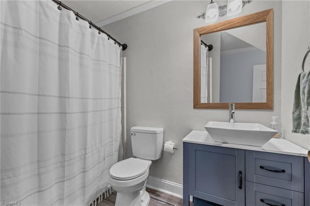 2009 Downing Street, Greensboro, NC 27410