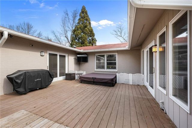 2009 Downing Street, Greensboro, NC 27410