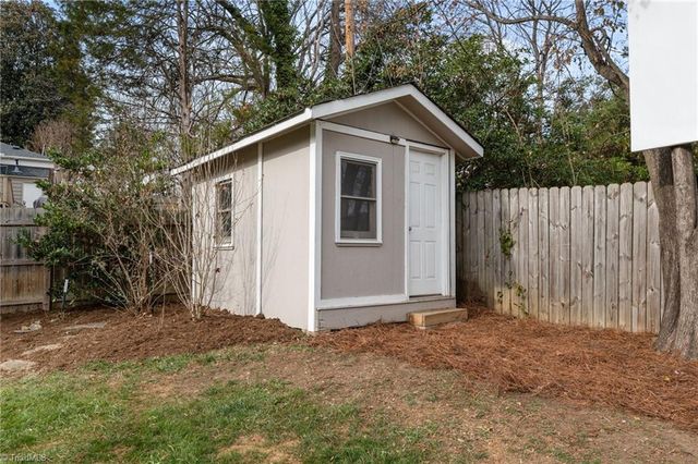 2009 Downing Street, Greensboro, NC 27410