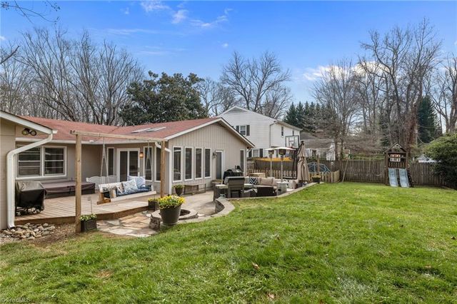 2009 Downing Street, Greensboro, NC 27410