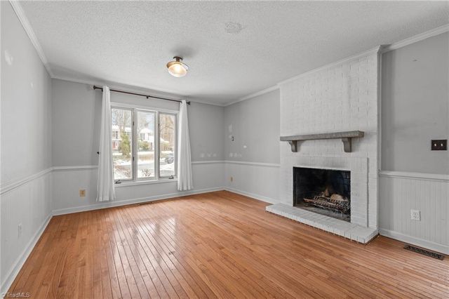 2009 Downing Street, Greensboro, NC 27410